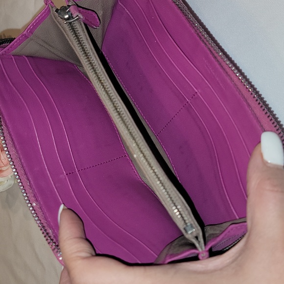 Authentic Bottega Veneta zippy wallet - Picture 7 of 10